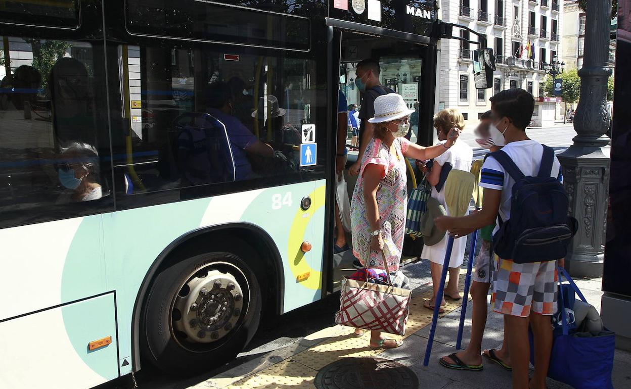 Los viajes en los autobuses municipales de Santander serán gratis este martes