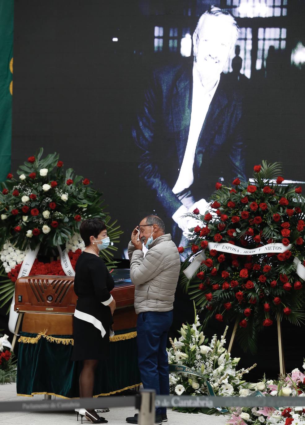 Fotos: Capilla ardiente de Jaime Blanco en el Parlamento de Cantabria