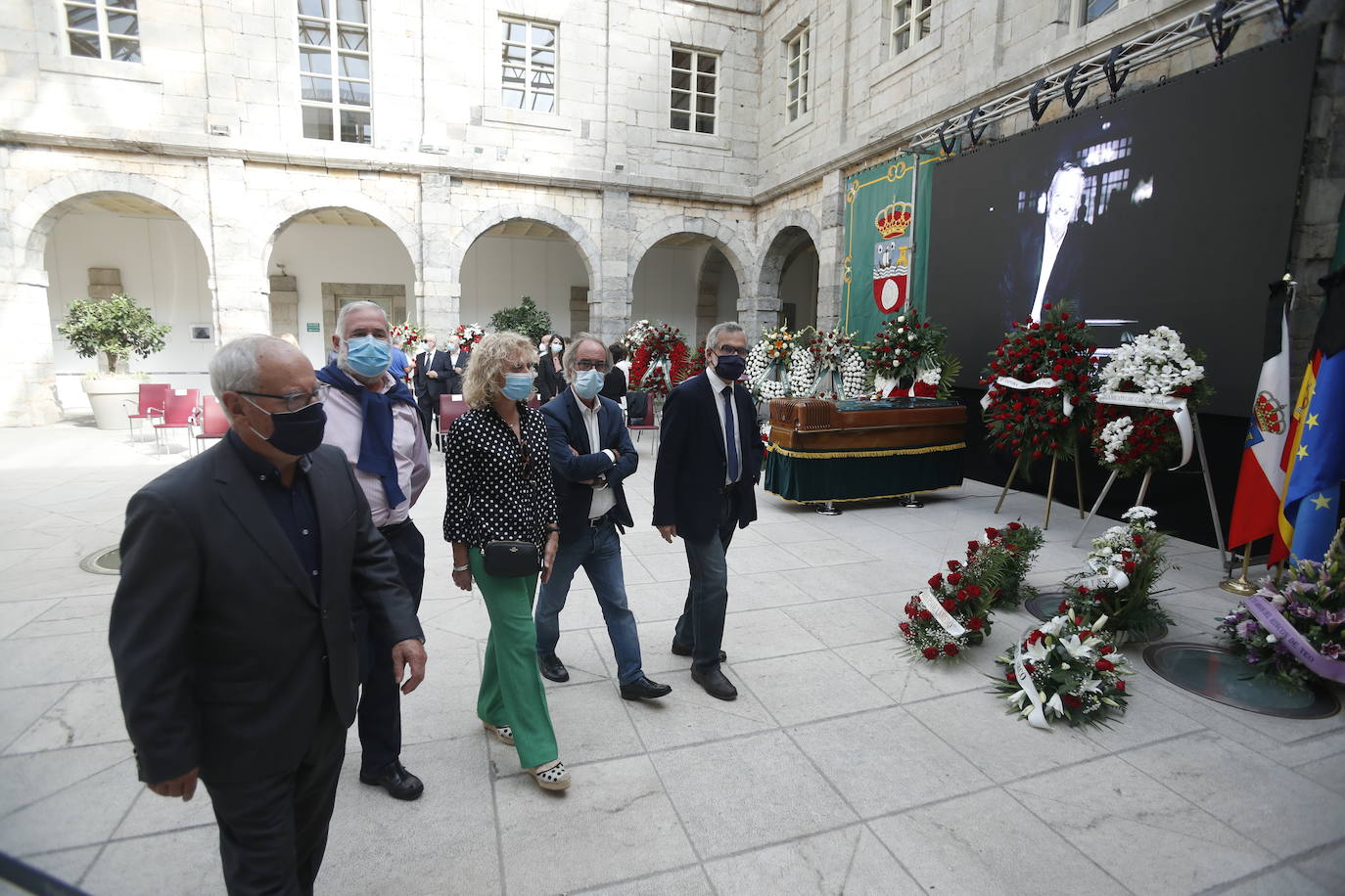 Fotos: Capilla ardiente de Jaime Blanco en el Parlamento de Cantabria