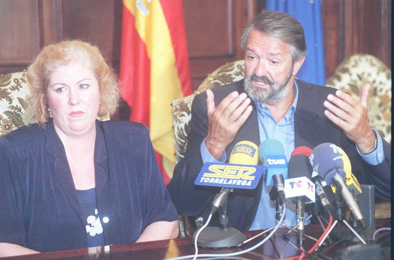 1998. Con Blanca Rosa Gómez Morante, entonces alcaldesa de Torrelavega.