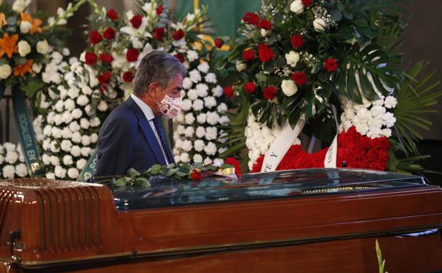 Imagen principal - Una capilla ardiente familiar y política despide a Jaime Blanco