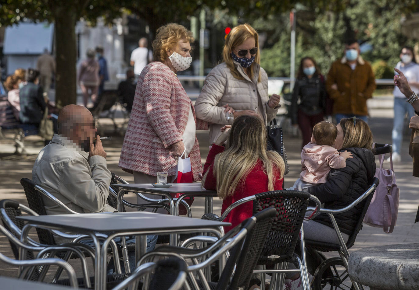 Fotos: La mayoría cumple con las normas ante el covid, pero siempre hay excepciones