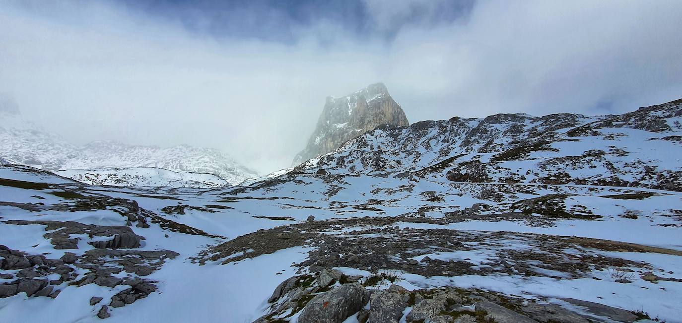 La fuerte caída de las temperaturas cubre de blanco gran parte del Parque Nacional, donde se han registrado -5 grados en las cotas más altas