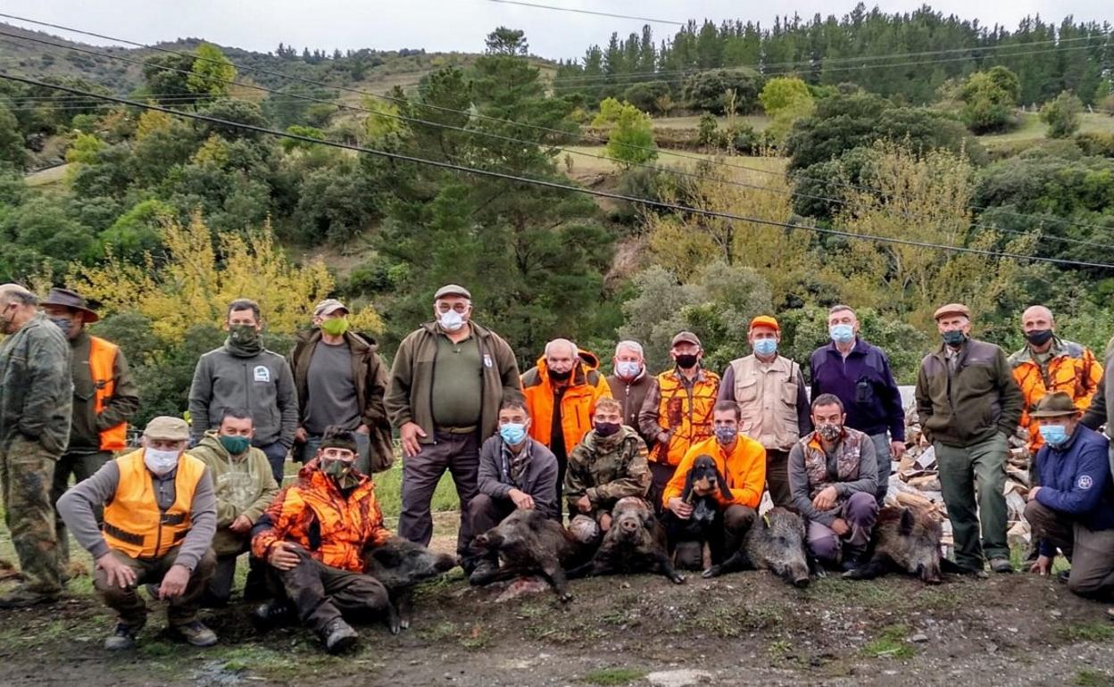 Integrantes de la cuadrilla 148, dirigida po