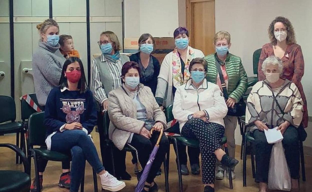 Mujeres participantes en el primer taller.