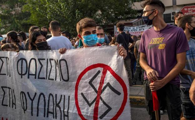 Manifestación frente a los juzgados contra Amanecer Dorado. 