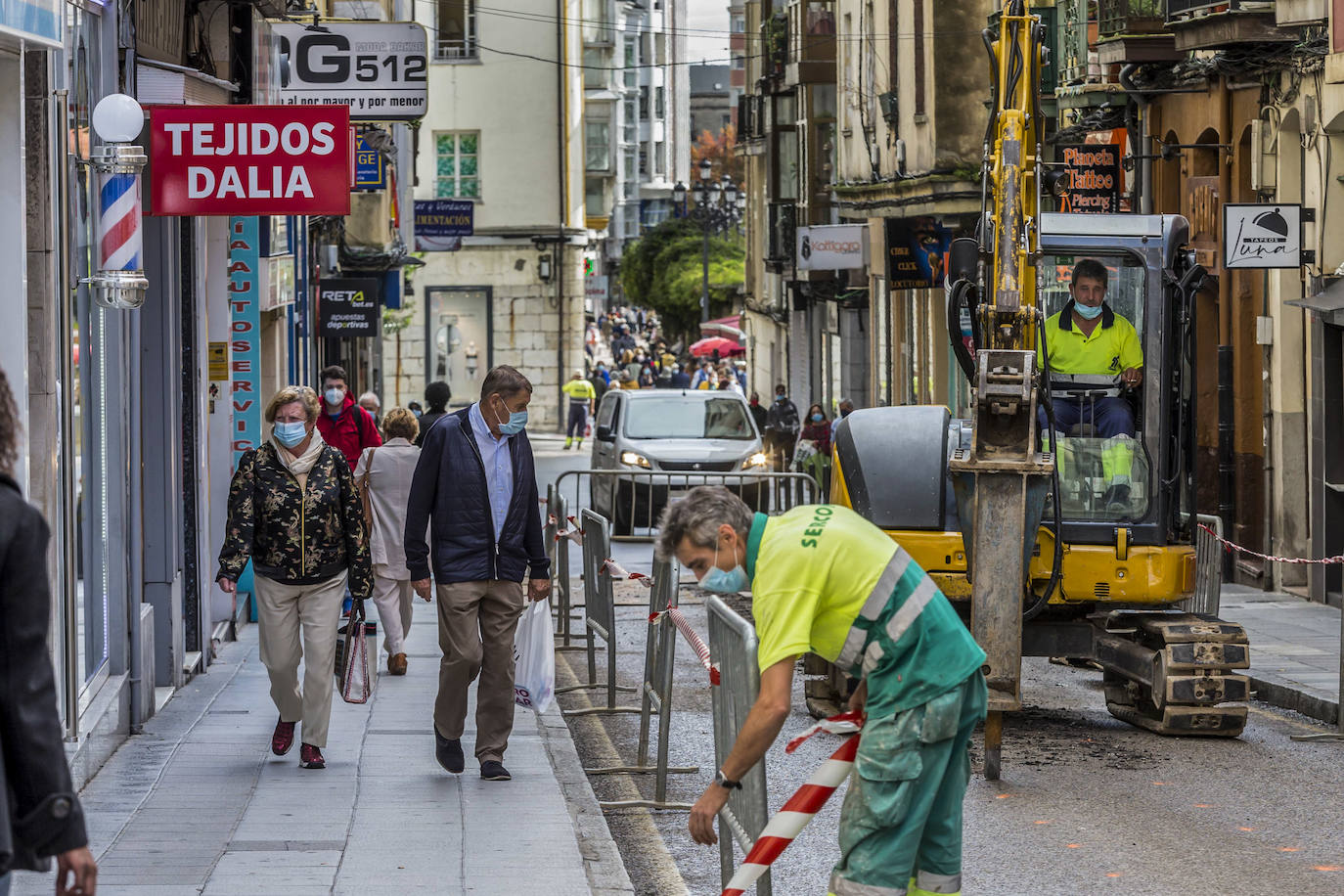 Ya han comenzado las obras para la peatonalización de la calle San Luis en Santander.