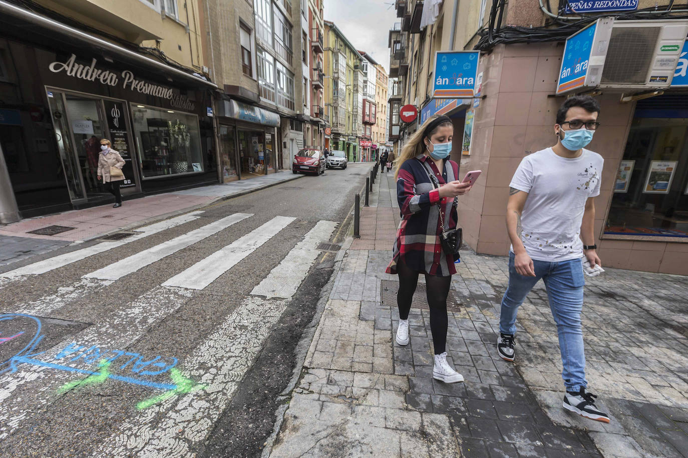 Ya han comenzado las obras para la peatonalización de la calle San Luis en Santander.