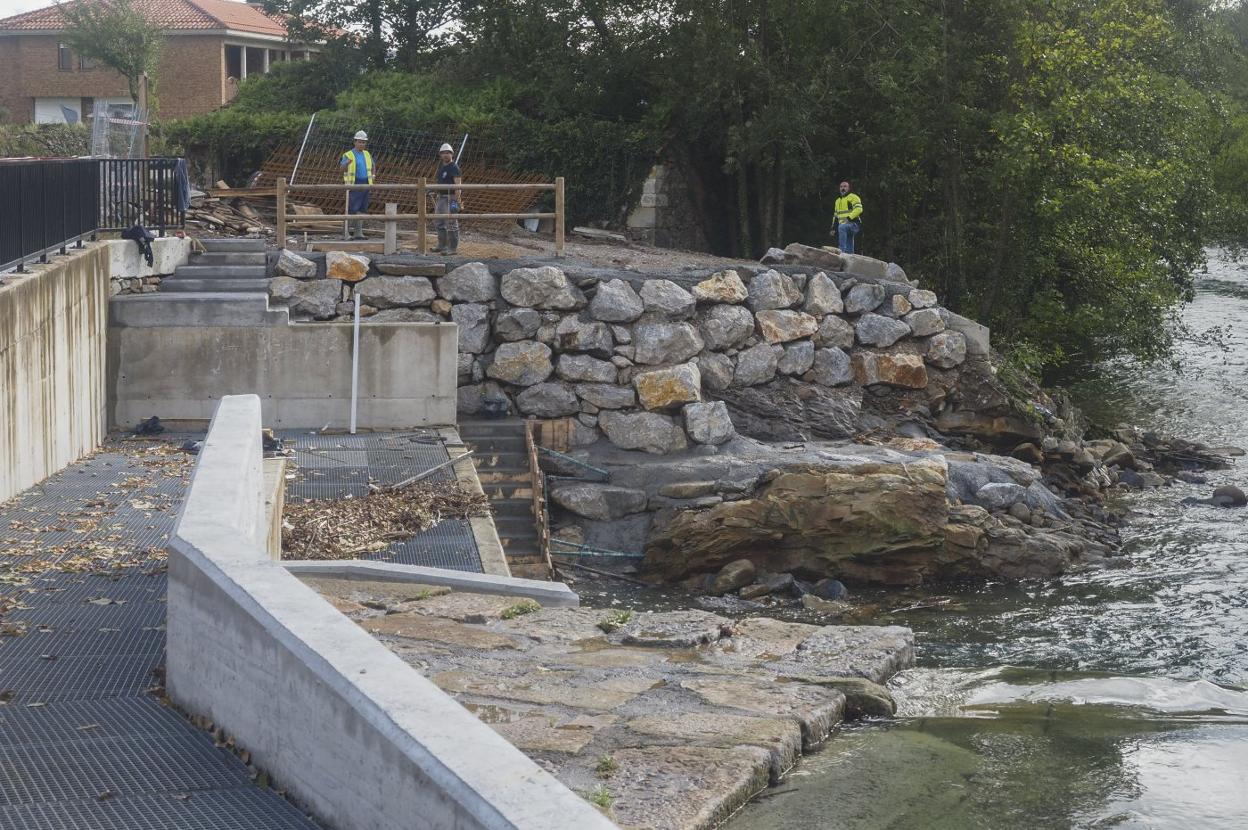Los trabajos actuales se centran en construir un nuevo acceso para habilitar una zona de baño junto a la presa. 