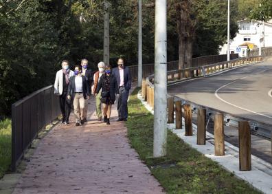 Imagen secundaria 1 - Inaugurada la nueva senda peatonal del paseo del Hombre Pez en Liérganes