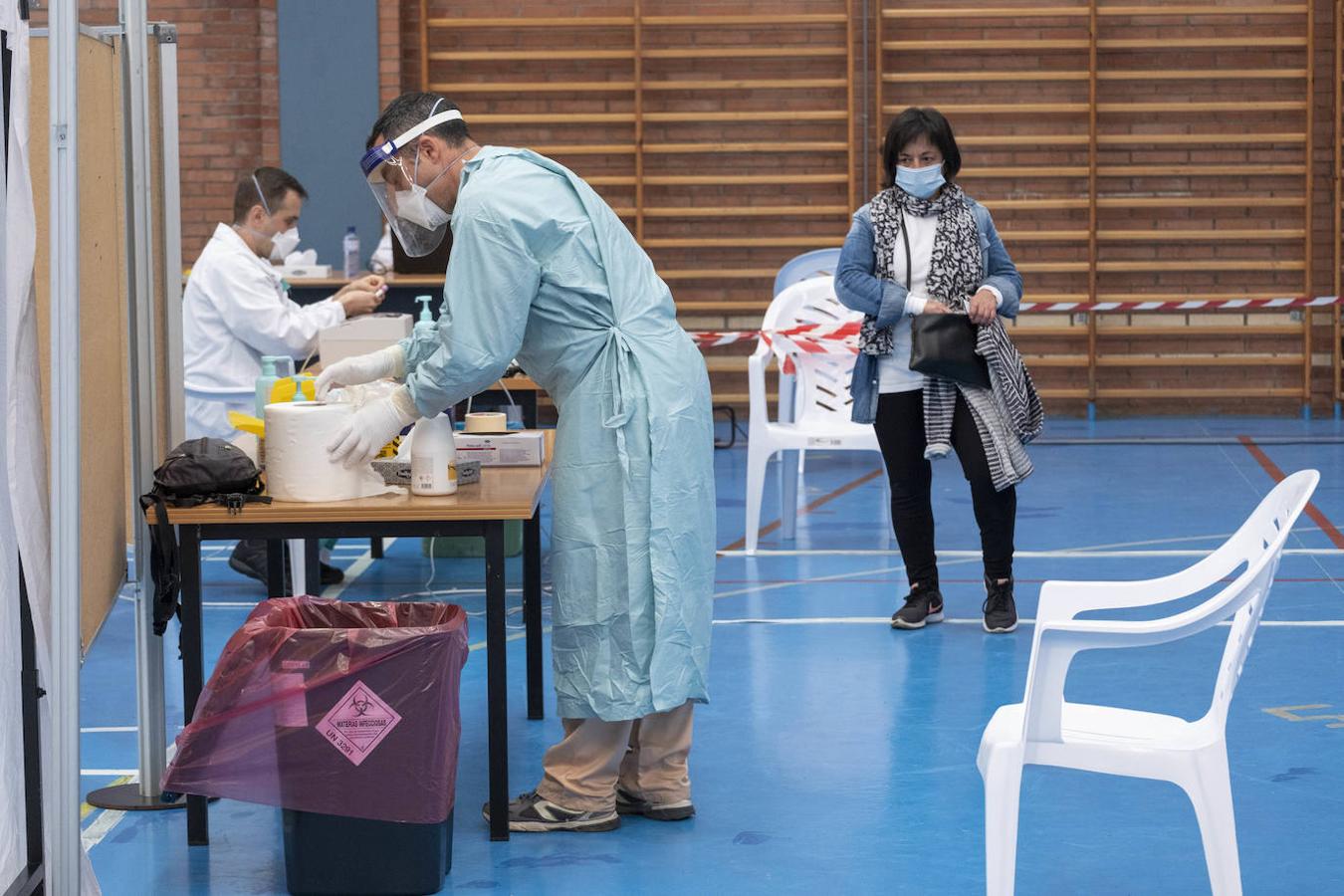 Sanidad ha instalado un punto para realizar pruebas PCR masivas en el polideportivo de Selaya para intentar atajar así el brote de covid surgido en los últimos días.