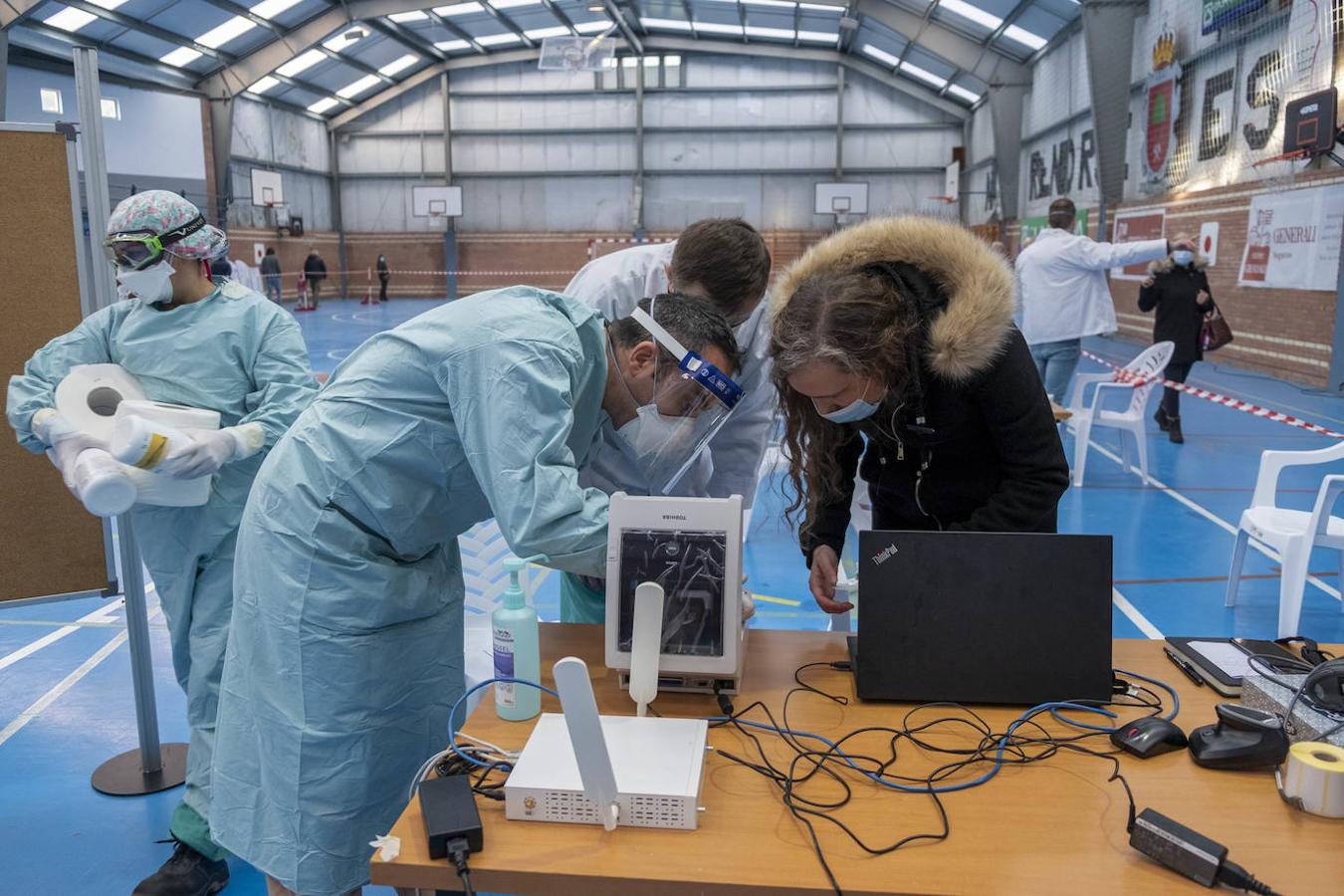 Sanidad ha instalado un punto para realizar pruebas PCR masivas en el polideportivo de Selaya para intentar atajar así el brote de covid surgido en los últimos días.