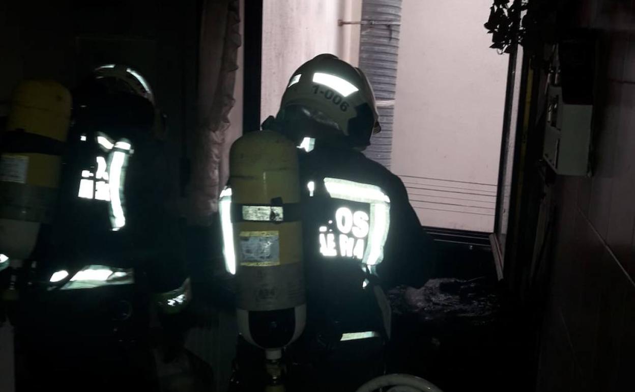 Evacuada una mujer en el incendio de una vivienda en Santoña