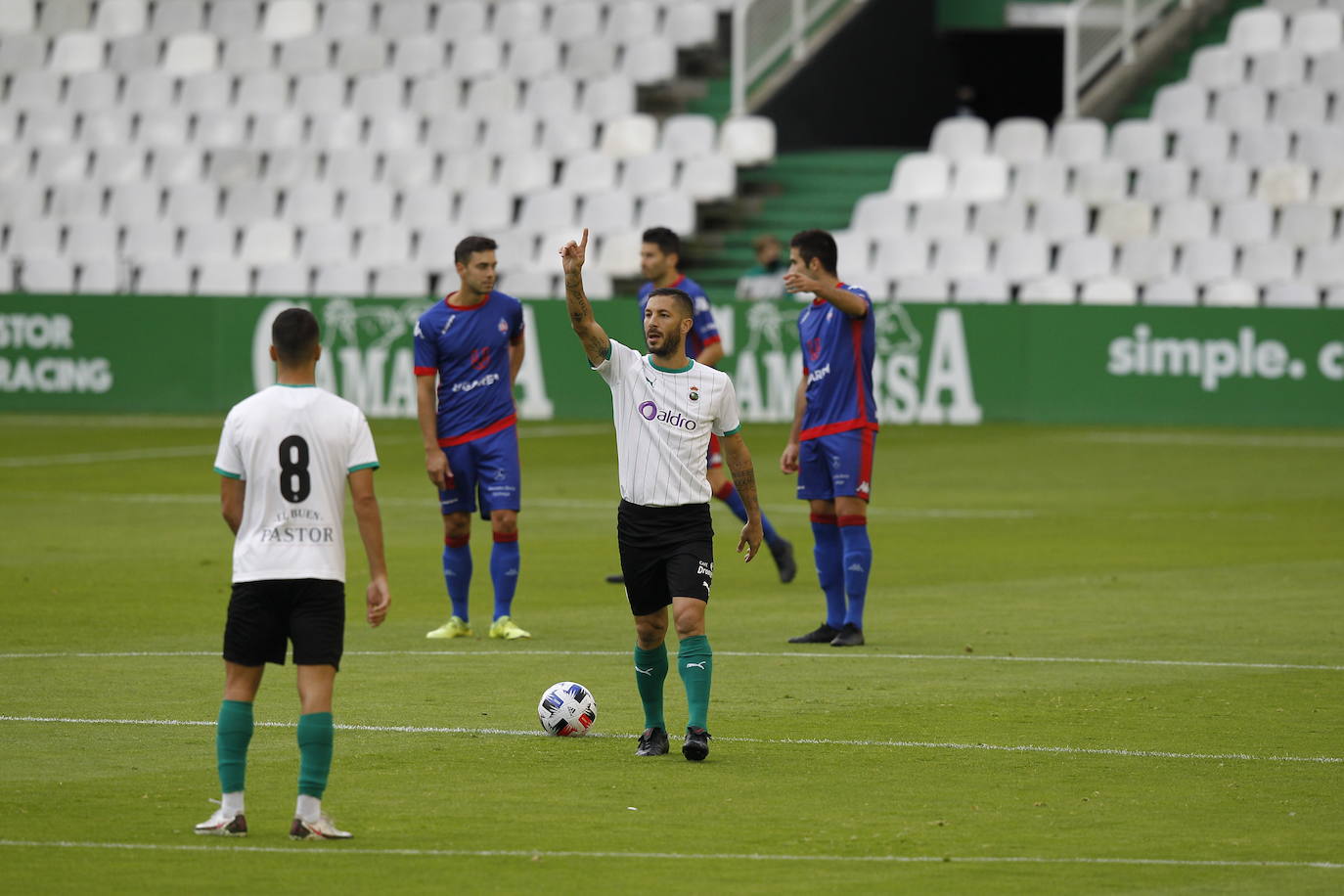 Los verdiblancos se adelantaron a los dos minutos de partido, pero los vizcaínos dieron la vuelta al marcador en los minutos finales tanto de la primera parte -empatando- como de la segunda