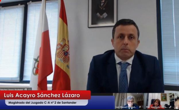 Momento de la intervención de Luis Acayro Sánchez.