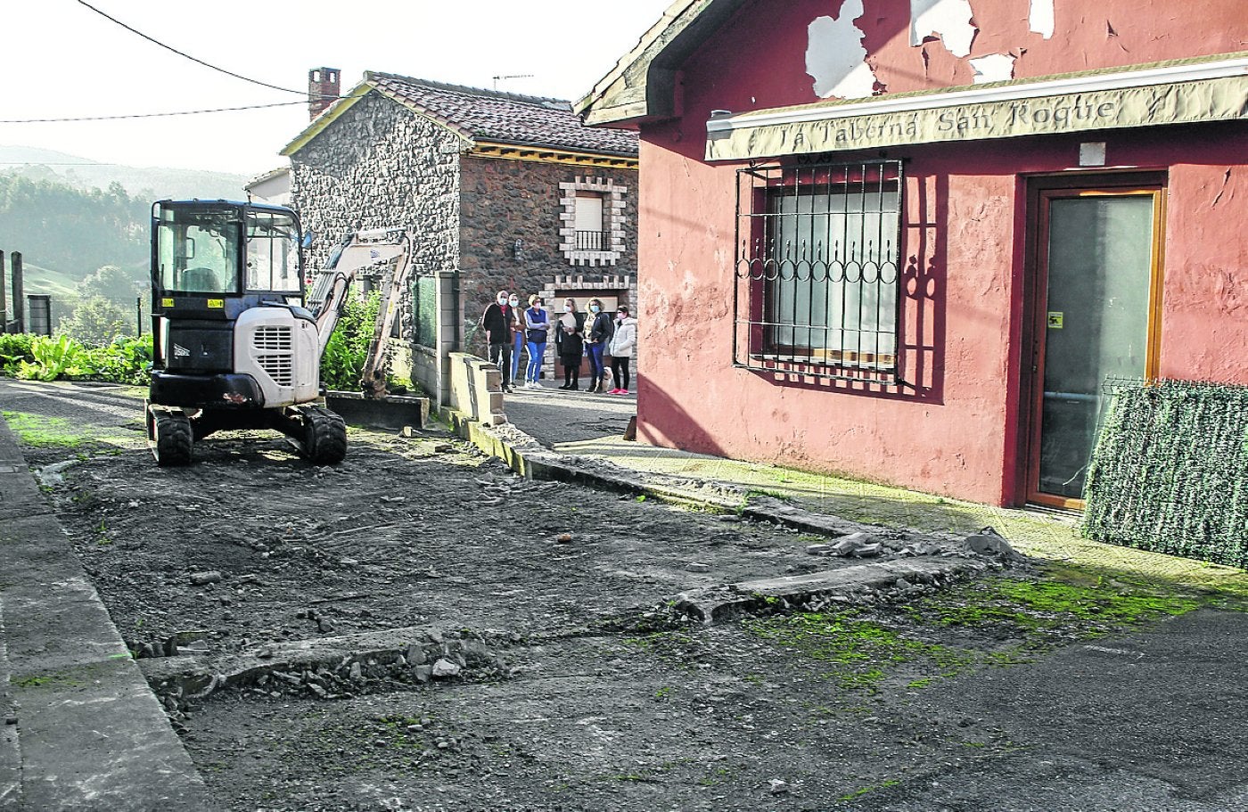 El derribo tuvo lugar el jueves y el Ayuntamiento asfaltará el camino. Luis palomeque