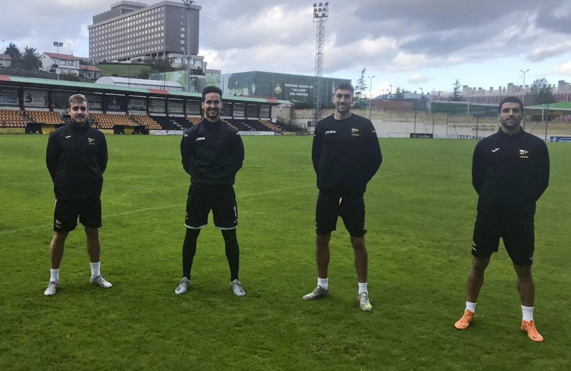 Sergio Camus, Diego Rozas, Musy y Jorge Mediavilla posan en el estadio de La Florida de Portugalete.