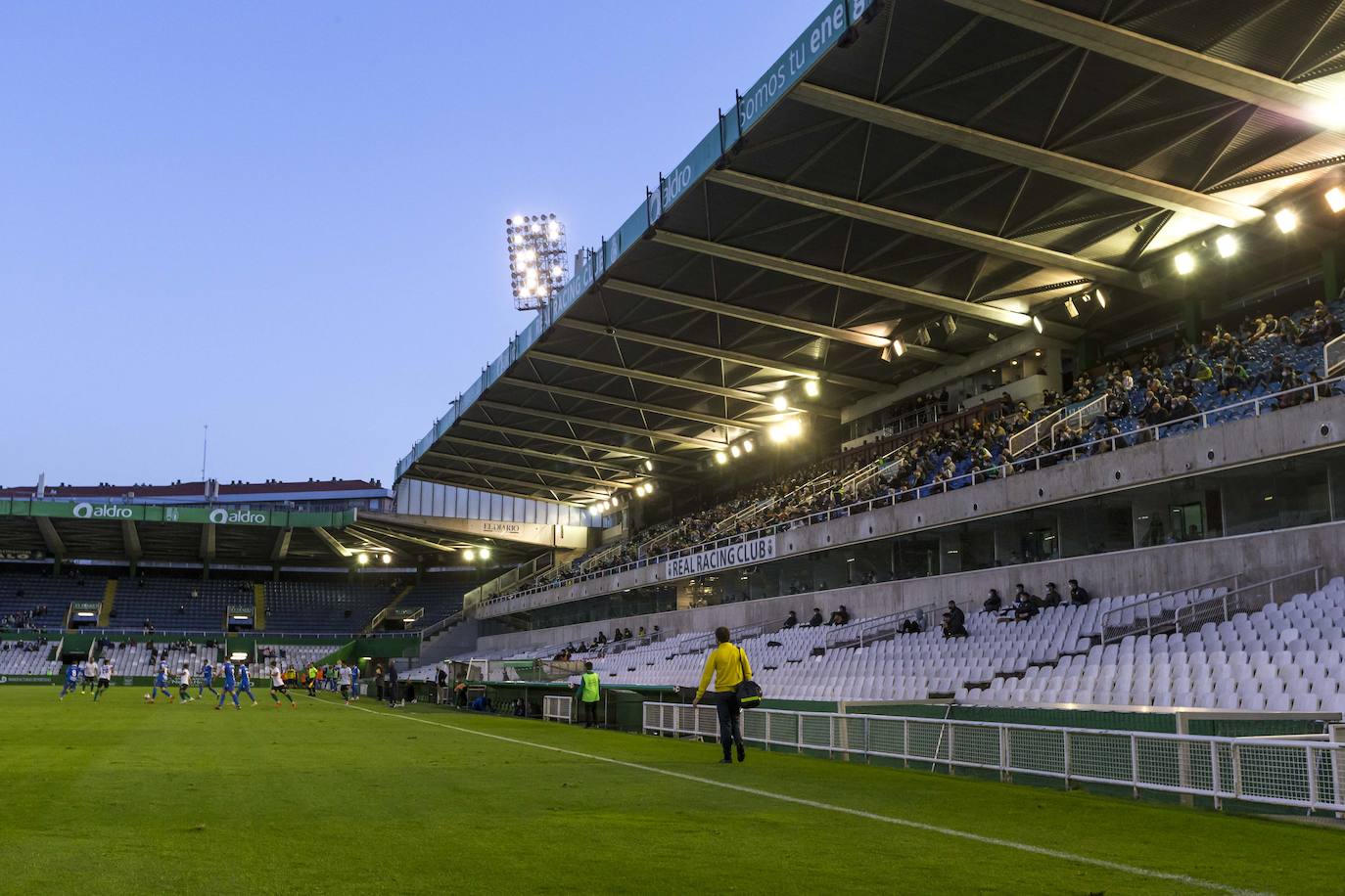 El protocolo racinguista funcionó con normalidad y el estadio acogió de nuevo a más de mil espectadores