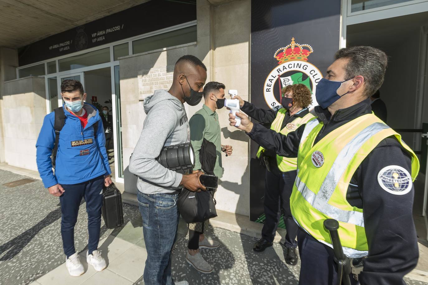 El protocolo racinguista funcionó con normalidad y el estadio acogió de nuevo a más de mil espectadores