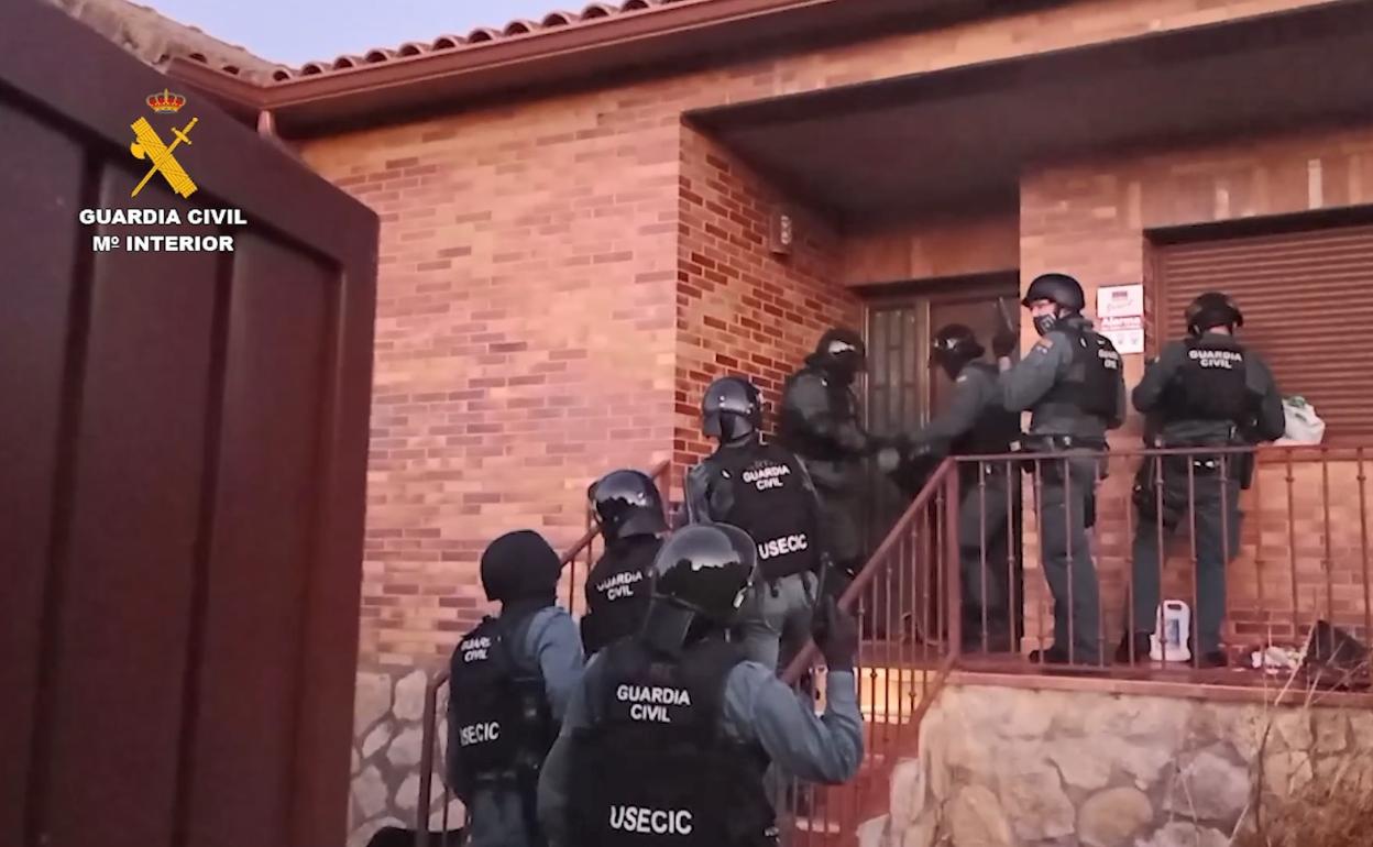 Imagen de la operación para detener a los asaltantes de casas. 