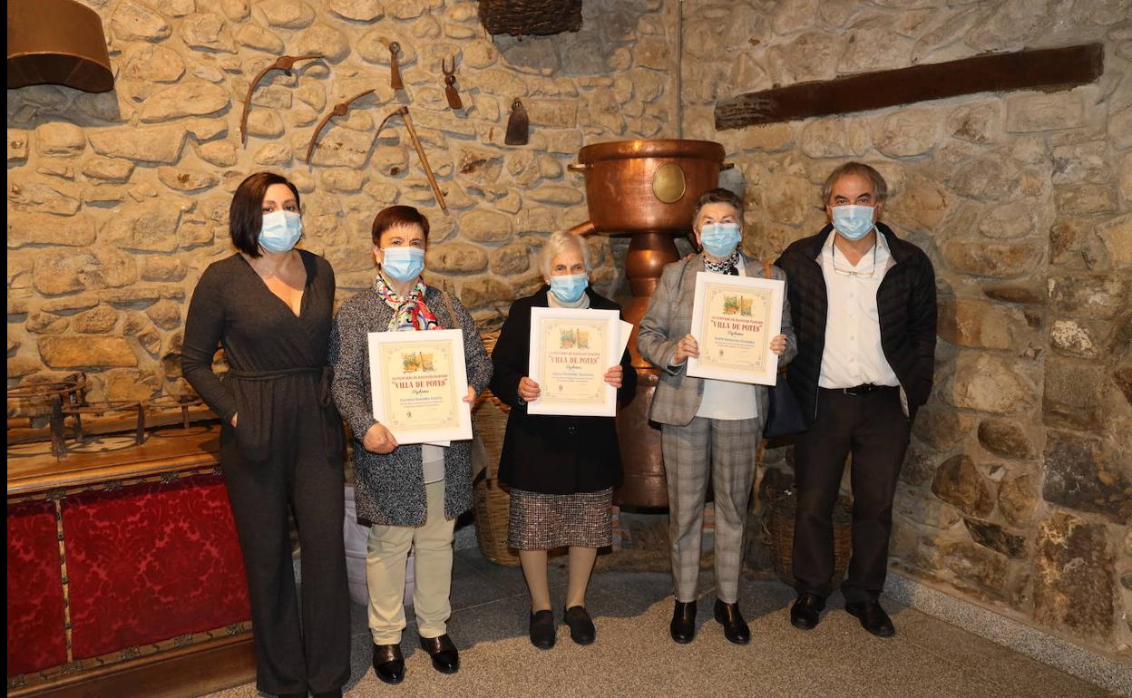 Carmina González gana el XII concurso de Balcones Floridos 'Villa de Potes'