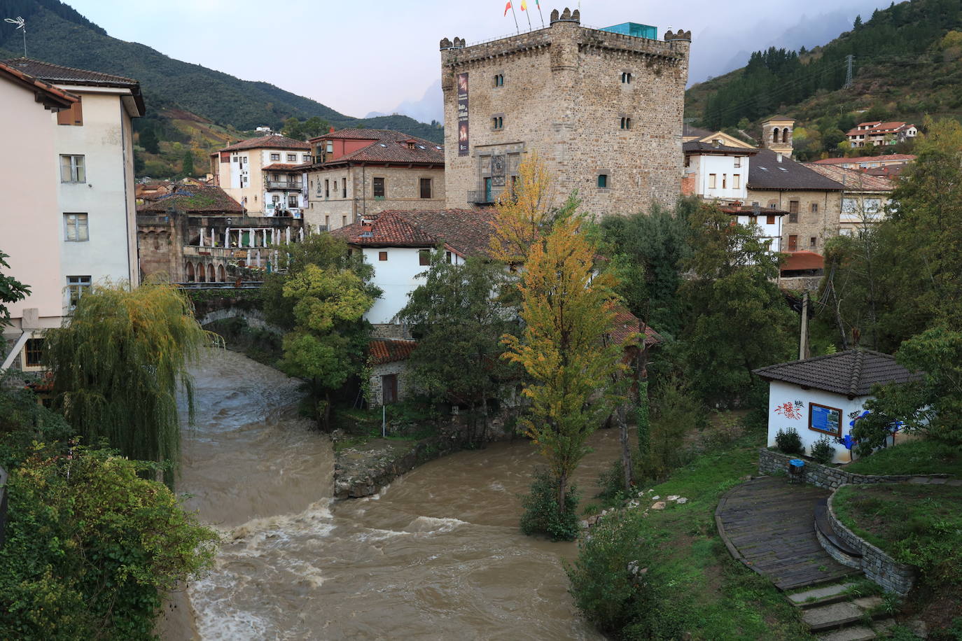 Fotos: Desbordamiento de los ríos Deva y Quiviesa en Liébana