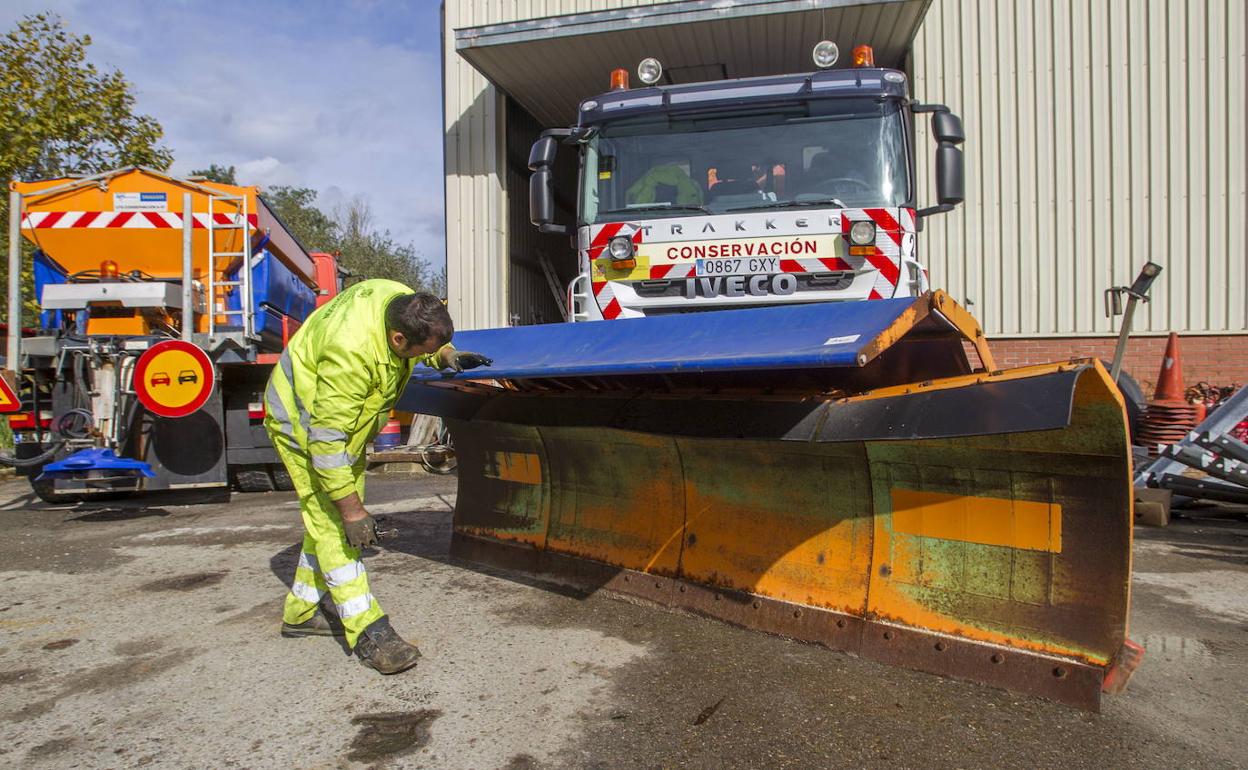 Cantabria dispondrá de 46 quitanieves para limpiar las carreteras durante los temporales de nieve