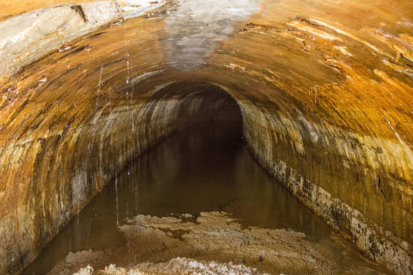 El túnel que quiere volver a abrirse ahora se inauguró en su día para los tranvías. De Tetuán a El Sardinero