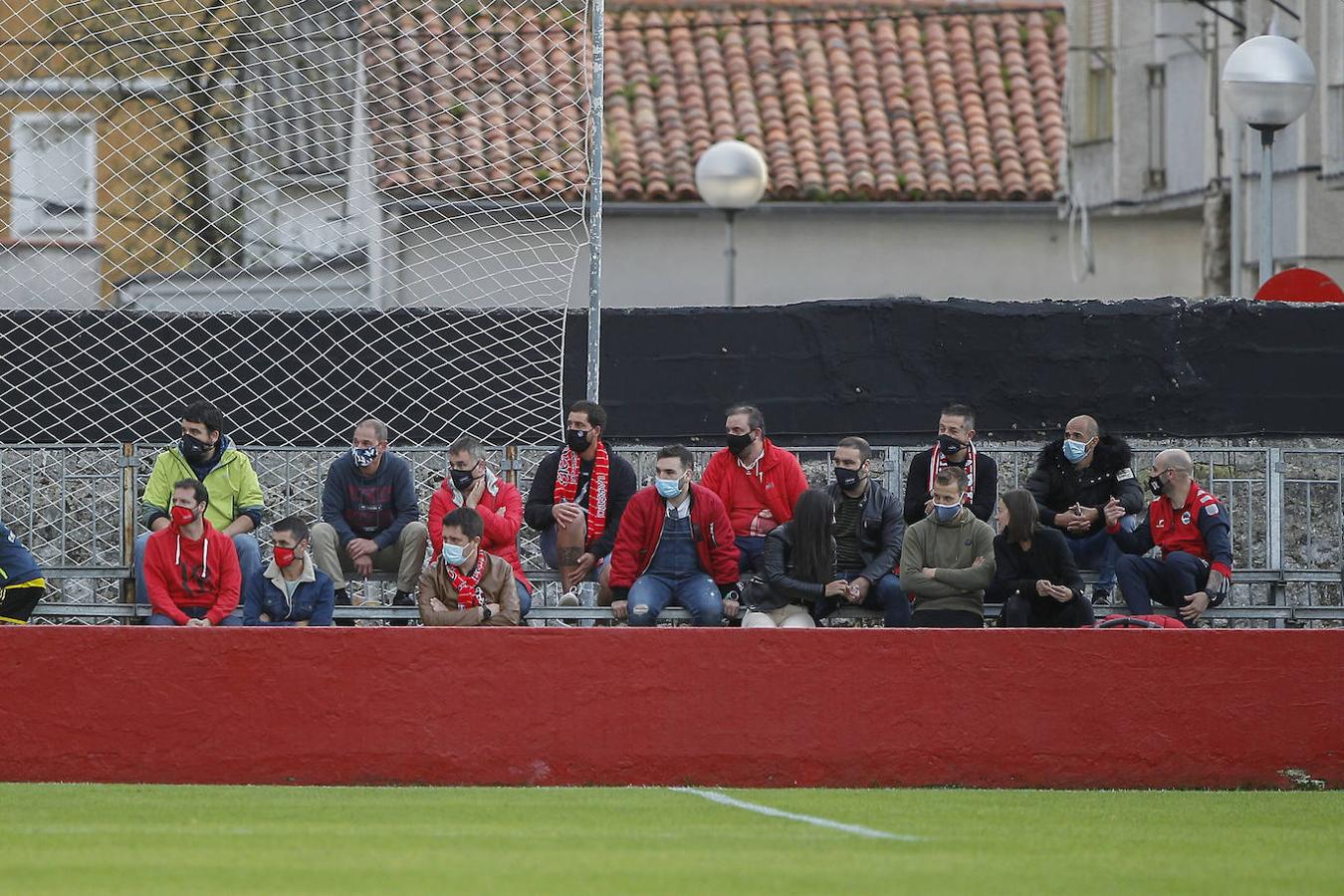 El equipo pejino ganó ante sus aficionados en el regreso del fútbol de Segunda B a los canpos de San Lorenzo