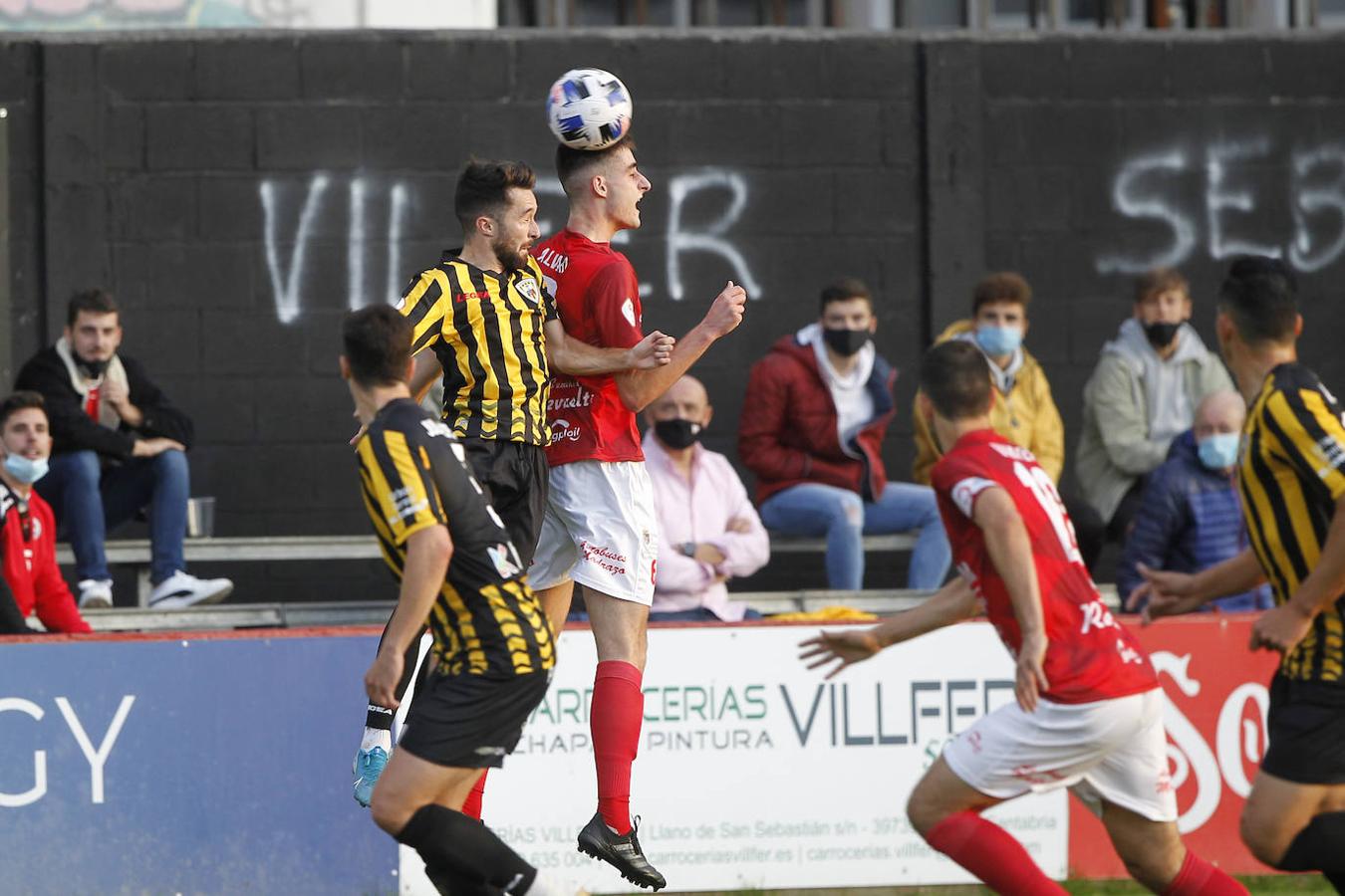 El equipo pejino ganó ante sus aficionados en el regreso del fútbol de Segunda B a los canpos de San Lorenzo