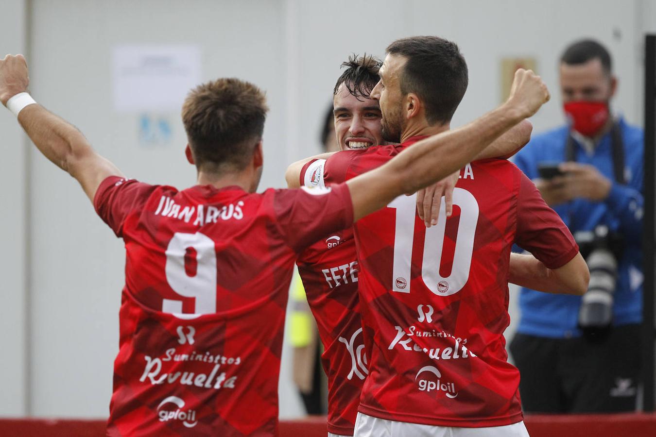 El equipo pejino ganó ante sus aficionados en el regreso del fútbol de Segunda B a los canpos de San Lorenzo