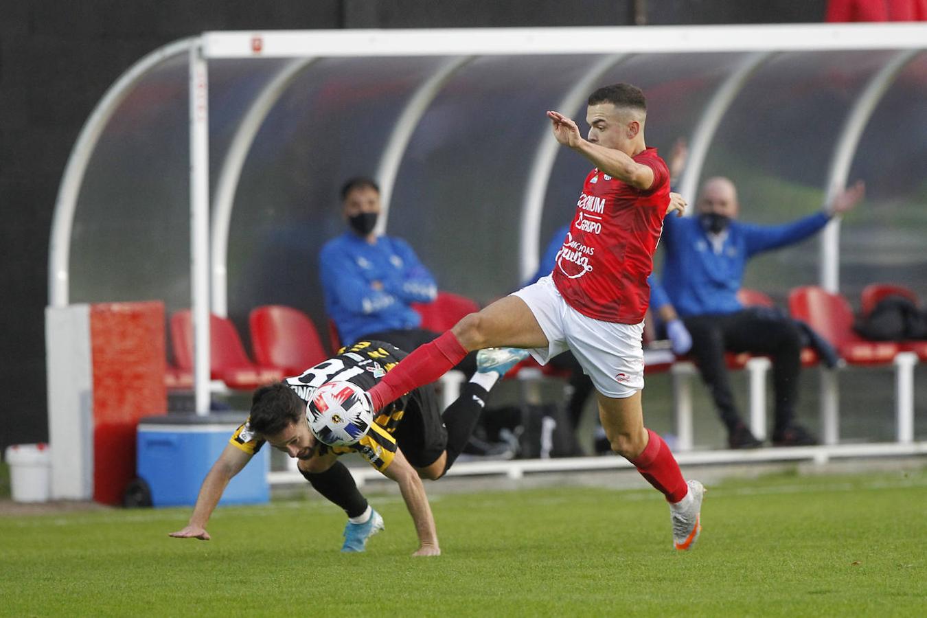 El equipo pejino ganó ante sus aficionados en el regreso del fútbol de Segunda B a los canpos de San Lorenzo