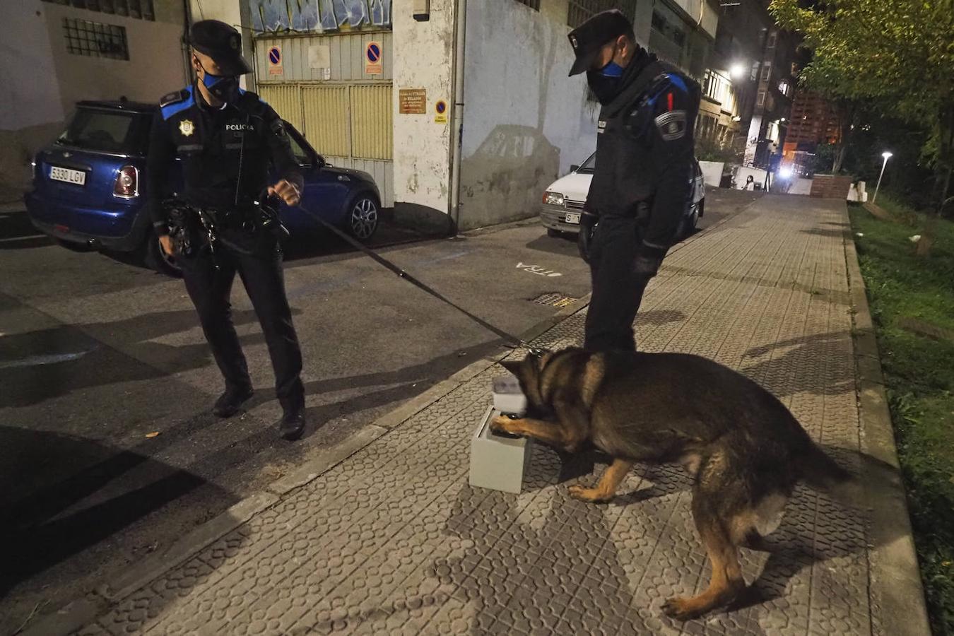 La Sección de Horario Especial de la Policía Local de Santander denuncia botellones y evita aglomeraciones tras el cierre de bares