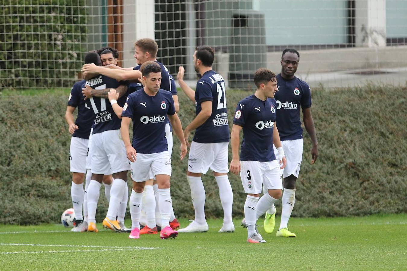 Un gol de Balboa, que acababa de entrar al campo, conduce al Racing a la primera victoria de la temporada.