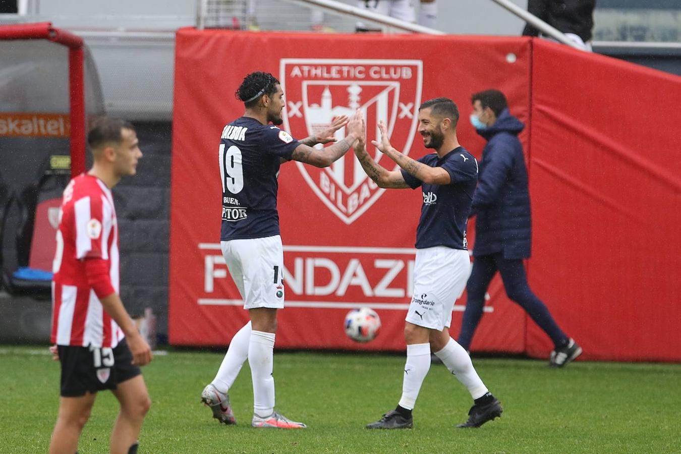 Un gol de Balboa, que acababa de entrar al campo, conduce al Racing a la primera victoria de la temporada.