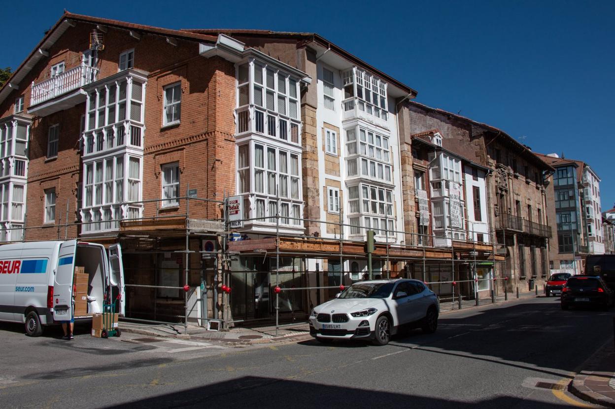 Las viviendas en ruina se encuentran en el centro de Reinosa. E. sardina