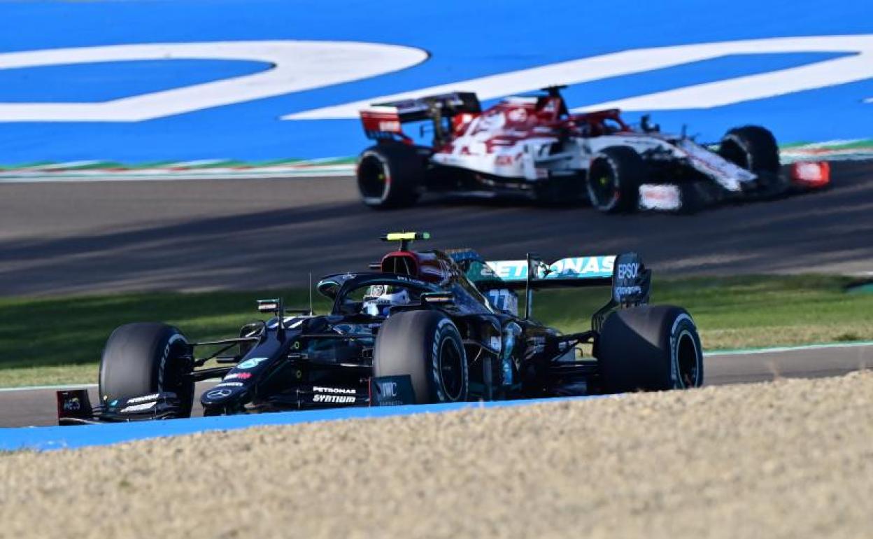 Bottas deja sin 'pole' a Hamilton en Imola