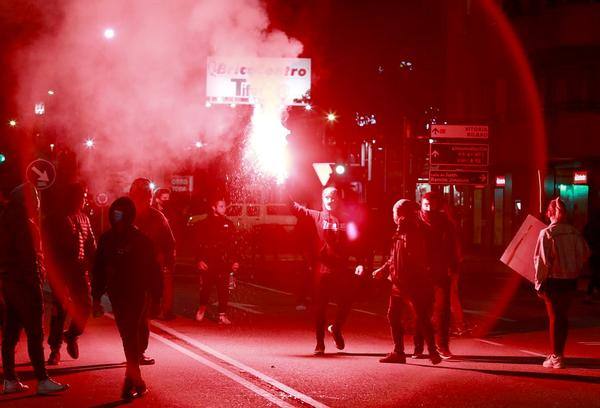 Fotos: La concentración contra las medidas anticovid acaba en batalla campal en Gamonal