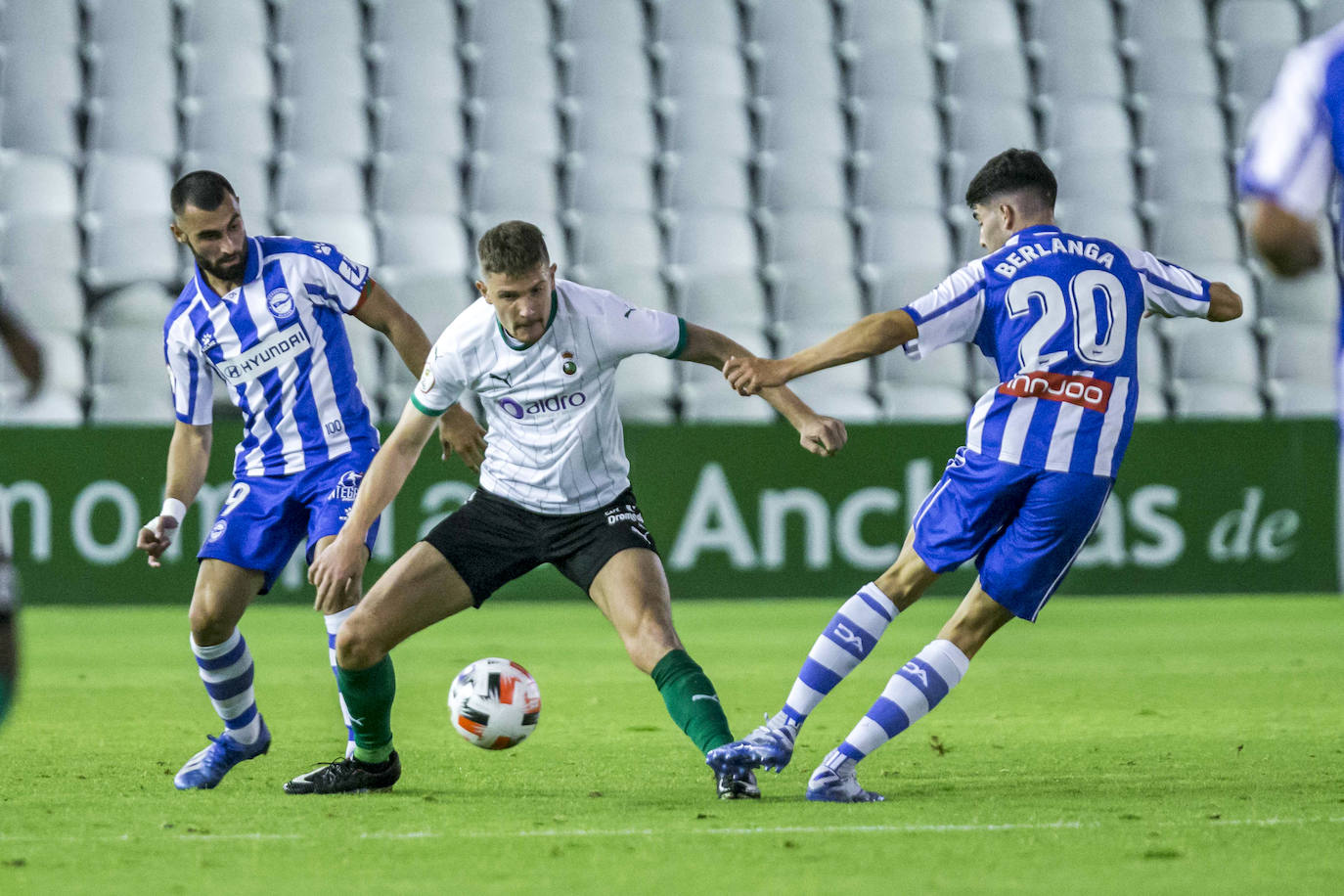 Fotos: Las mejores imágenes del Racing-Alavés B