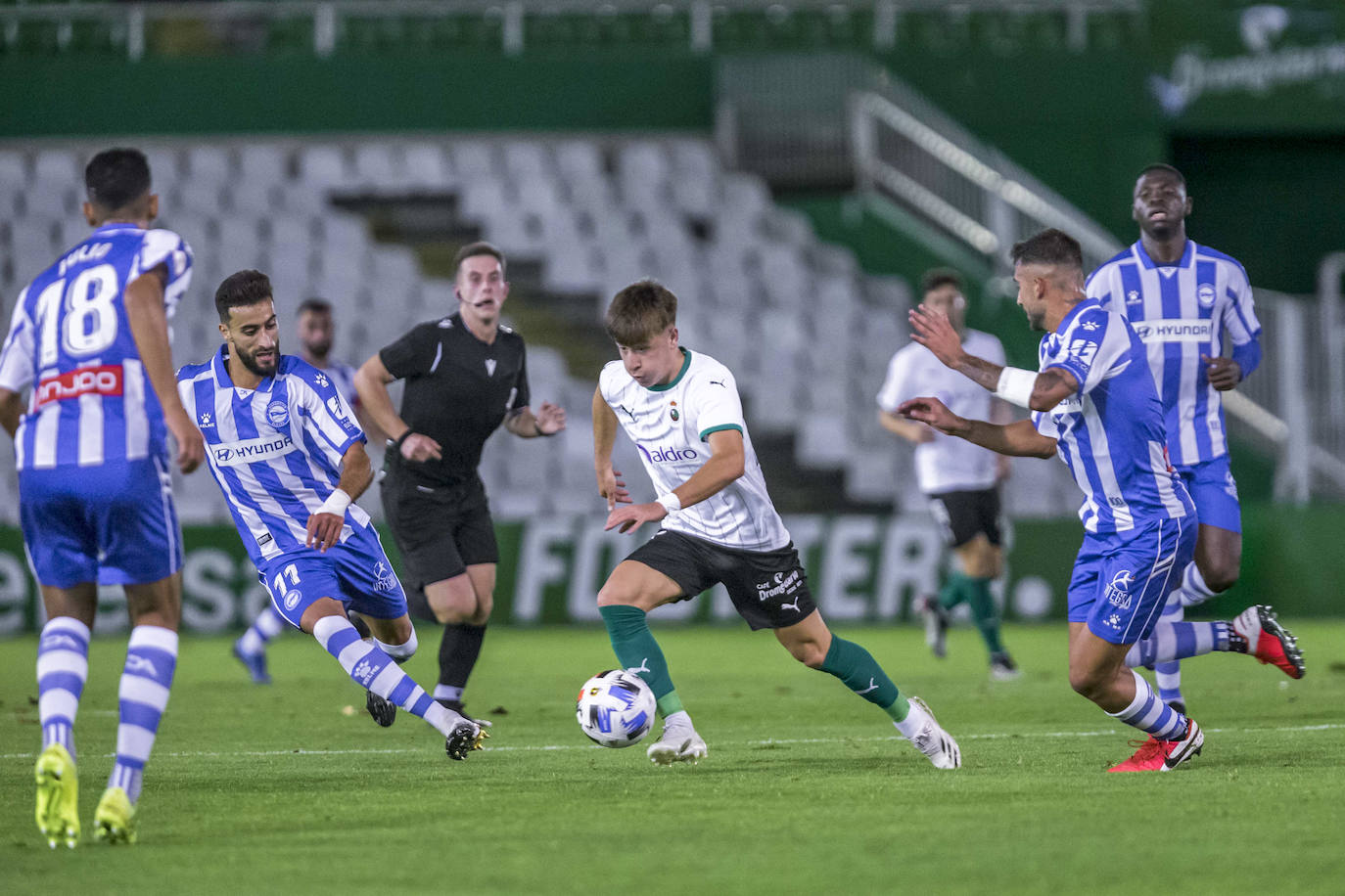 Fotos: Las mejores imágenes del Racing-Alavés B