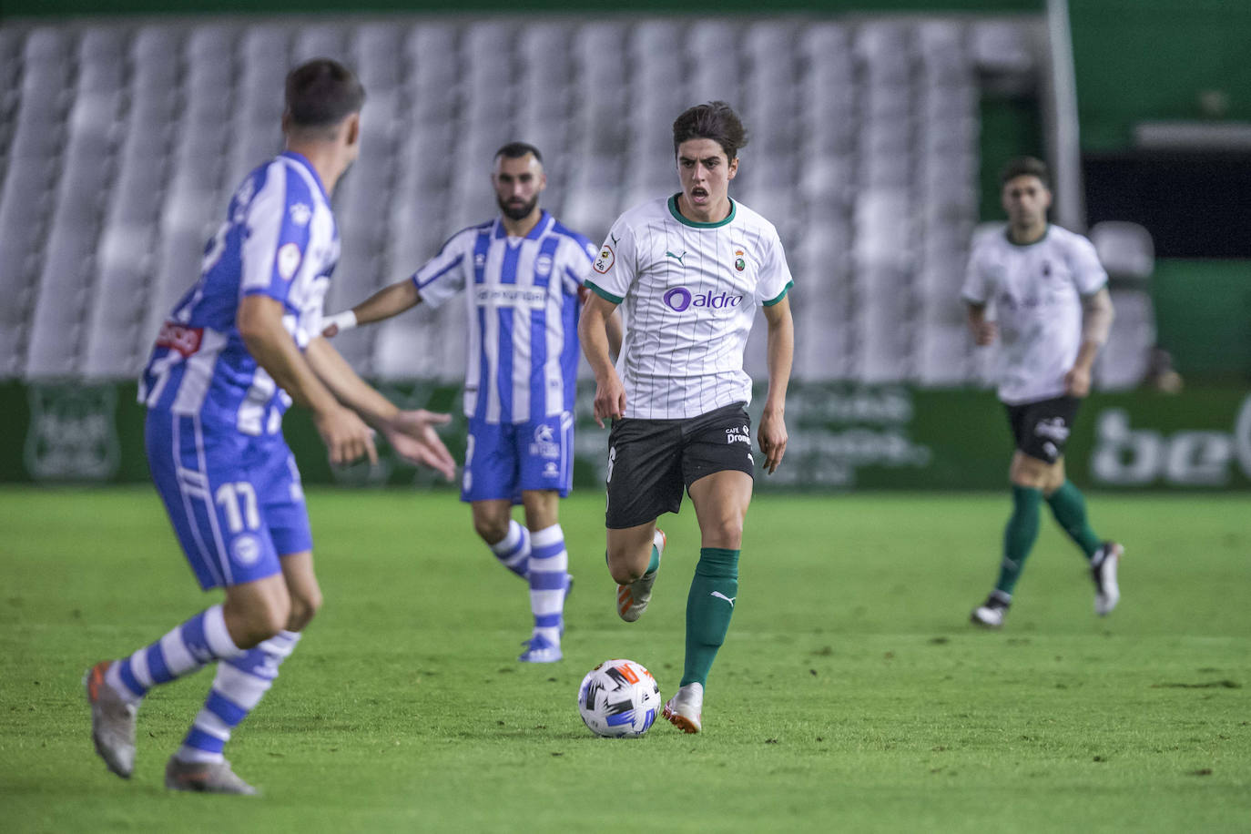 Fotos: Las mejores imágenes del Racing-Alavés B