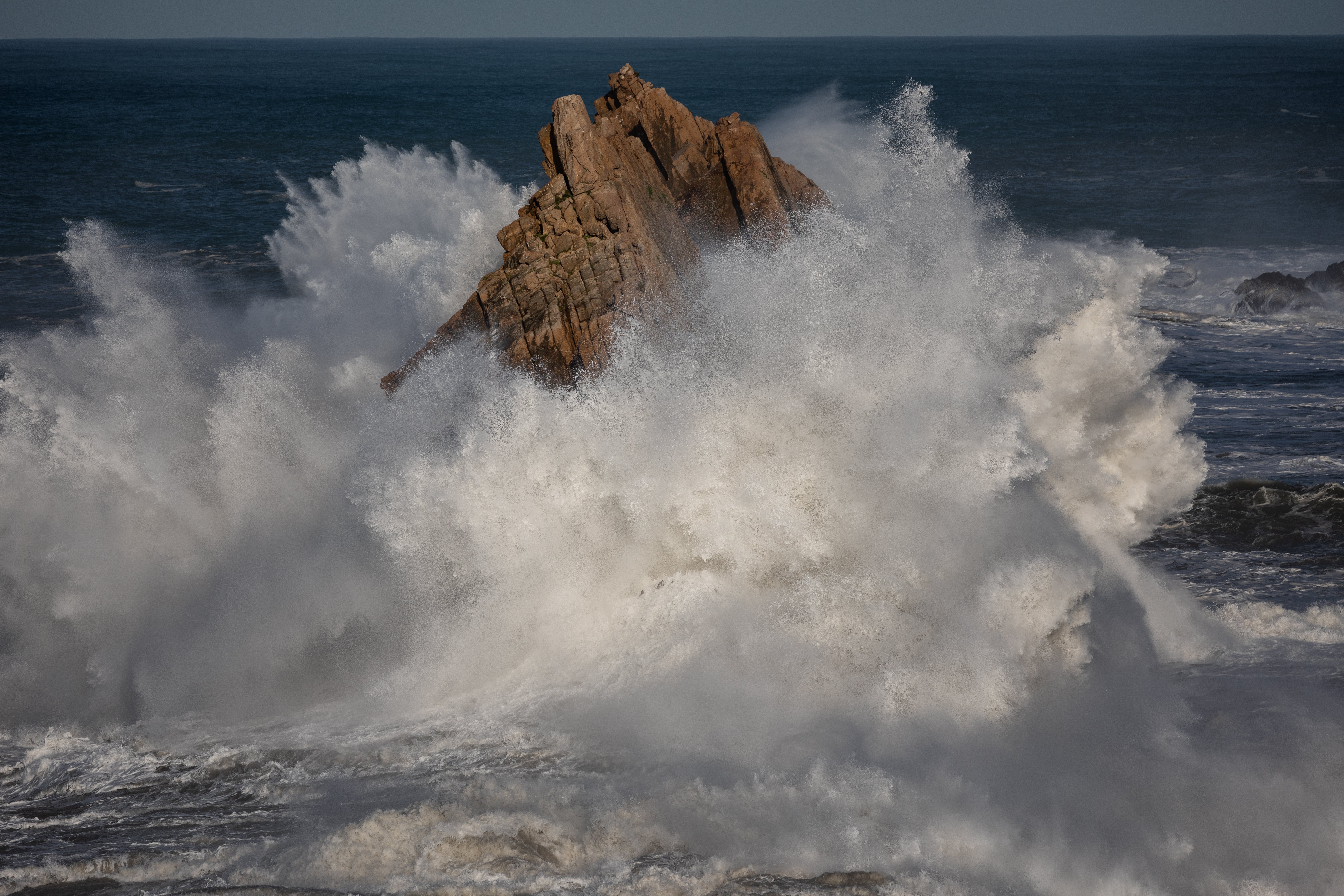 Fotos: El espectacular baile de las olas en la Arnía