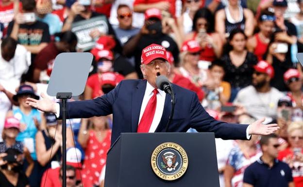 El actual presidente y candidato republicano Donald Trump durante un acto de campaña en Tampa, Florida, el 30 de octubre de 2020. 