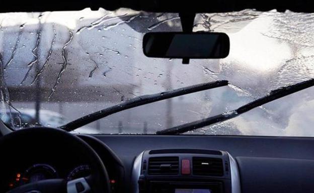 Llevar el coche sucio por la lluvia o las hojas te puede salir caro