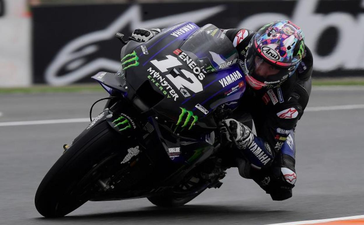 Maverick Viñales, rodando sobre el trazado del circuito Ricardo Tormo de Valencia. 