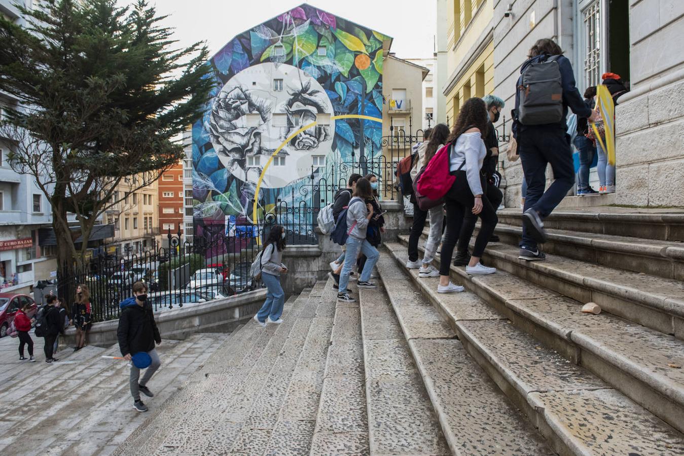 Apenas un 13% de docentes han secundado la huelga, porcentaje que los sindicatos elevan por encima del 25%