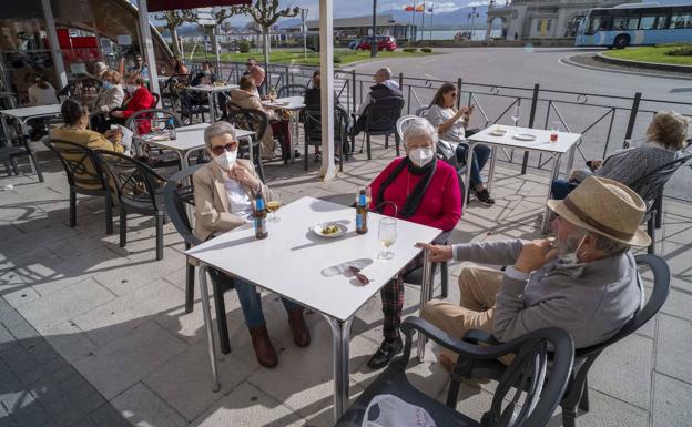 El interior de bares y restaurantes seguirá cerrado al rechazar la Justicia la petición de Hostelería de suspender las restricciones