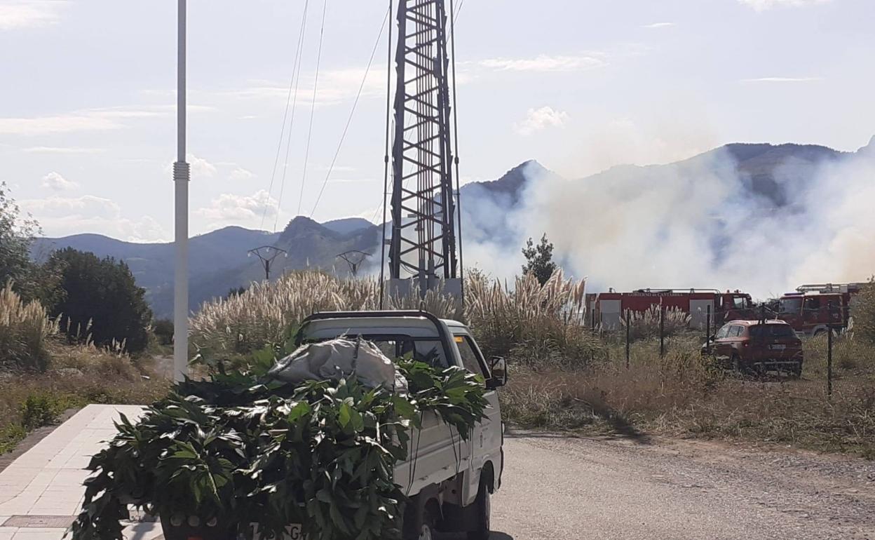 Camión de podas durante el incendio de La Loma en septiembre. 