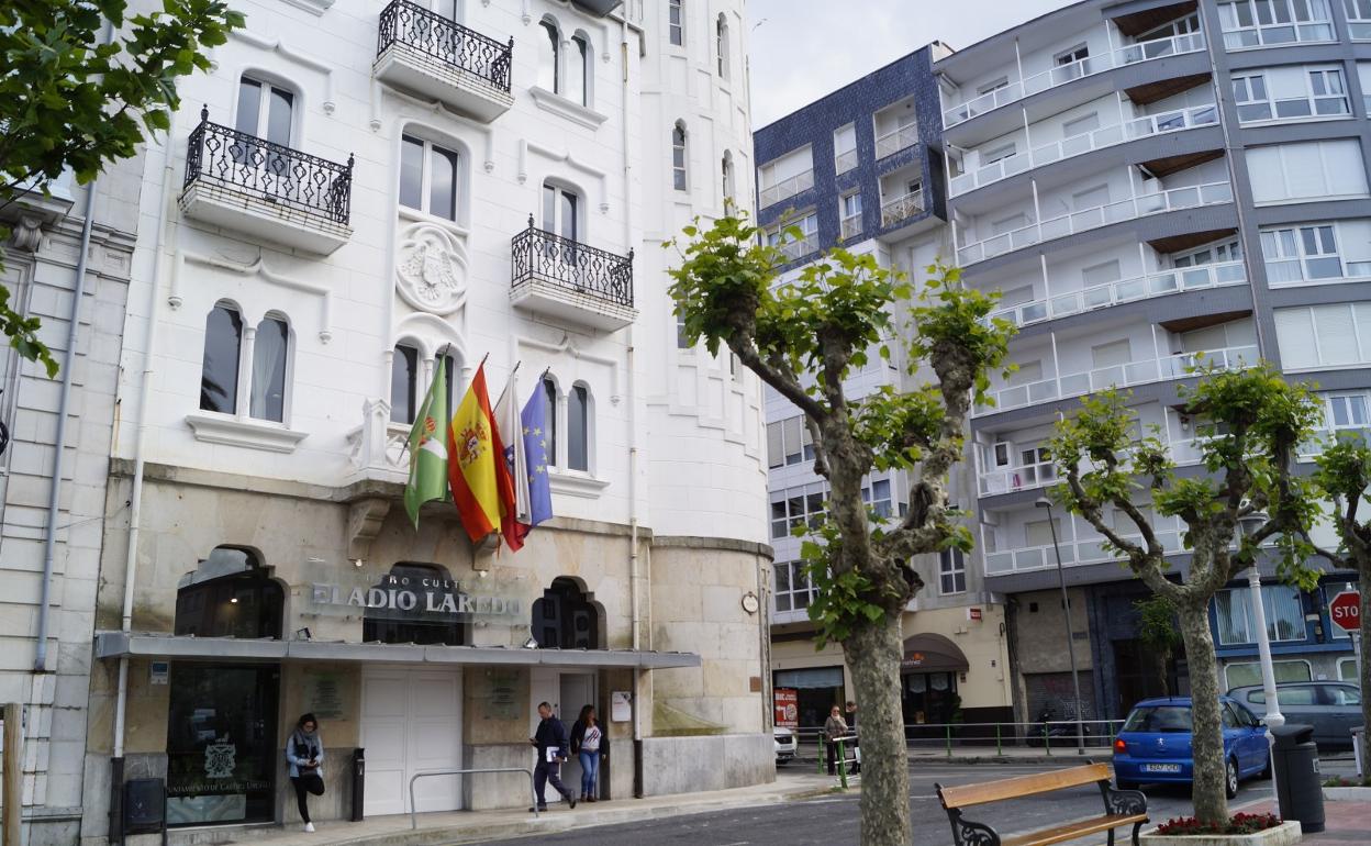 El Royal, uno delos edificios emblemáticos de Castro.