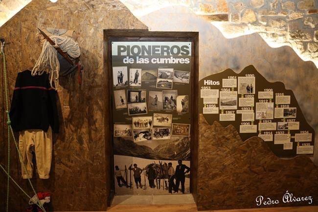 Ubicado en el edificio de la antigua Cuadra del Toro, las nuevas instalaciones ofrecen un detallado recorrido por la historia del montañismo en la comarca